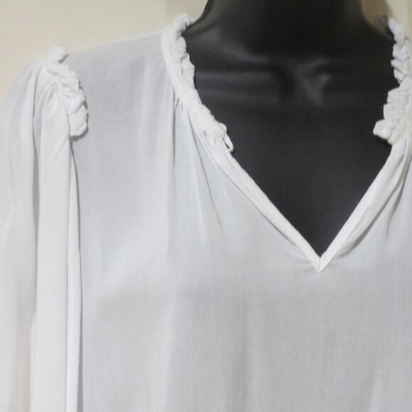 NWT Velvet by Graham & Spencer White Ruffle Accent Flutter Sleeve Top XS - Picture 3 of 6